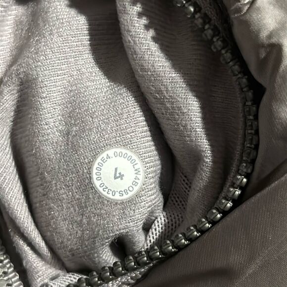 Lululemon Brave the Cold Vest - Picture 3 of 13